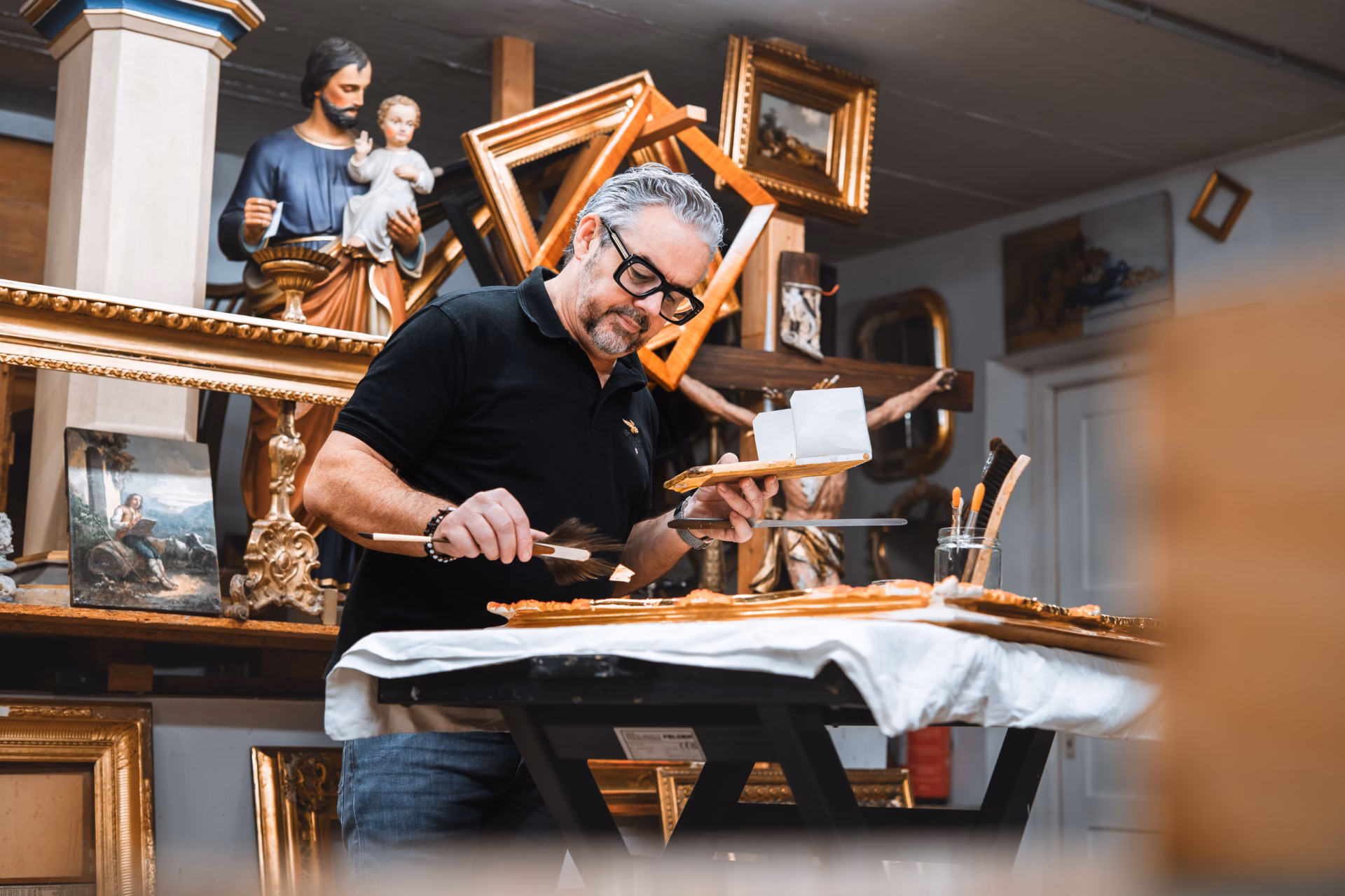 Thomas Hager in seiner Werkstatt in Ybbs an der Donau